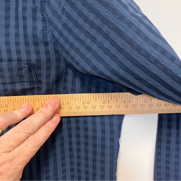 Eddie Bauer semi-sheer blue patterned blouse with front buttons size large - Picture 13 of 14